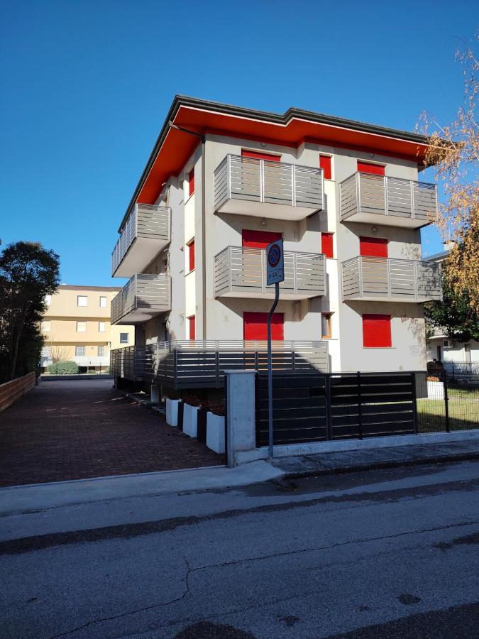 Villa Alpi Lignano Sabbiadoro Buitenkant foto