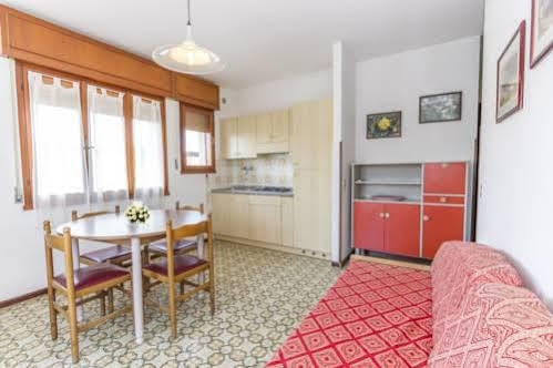 Villa Alpi Lignano Sabbiadoro Buitenkant foto