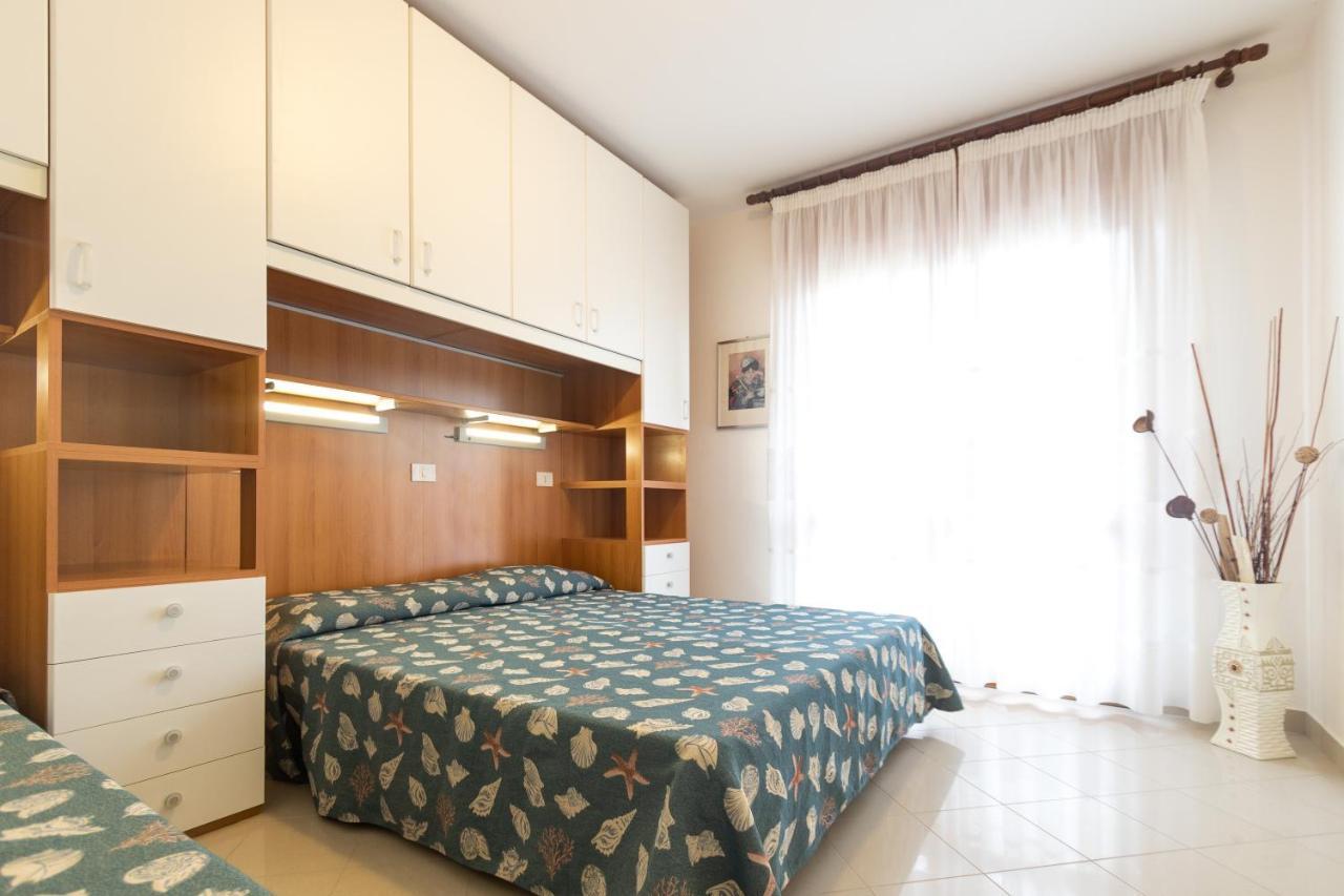 Villa Alpi Lignano Sabbiadoro Buitenkant foto
